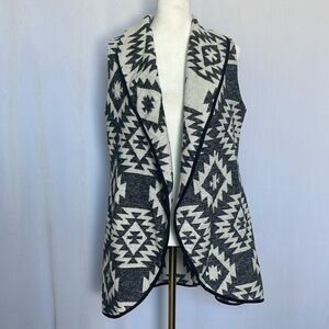 NWT Grace & Emma Aztec Print Open Front Vest Size M Long Line Western Cowgirl